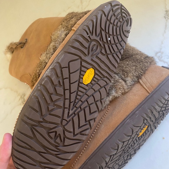 NEW Manitobah Snowy Owl size 10 women boots (waterproof) - Picture 5 of 5